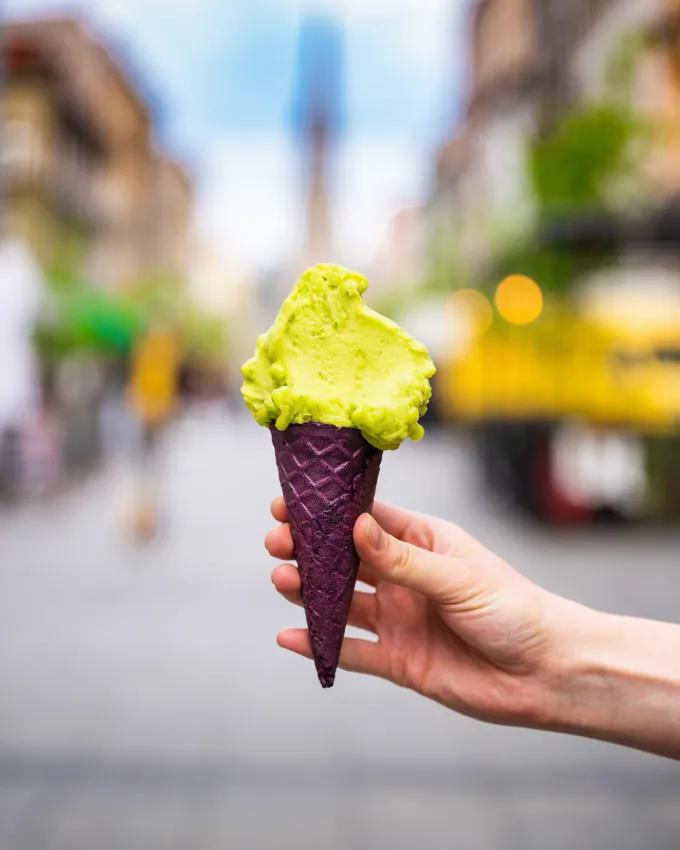 Lody na tle miasta